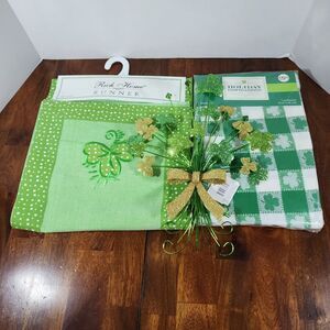 St Patrick's Day Tablecloth Runner Glittery Shamrock Decor
